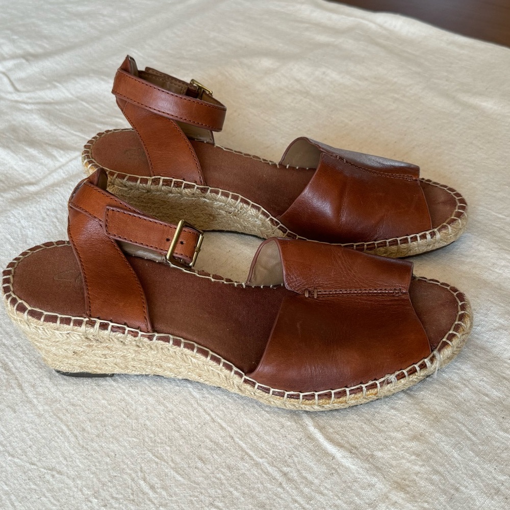 Claire’s Brown Strappy Sandals Size 8 (39)